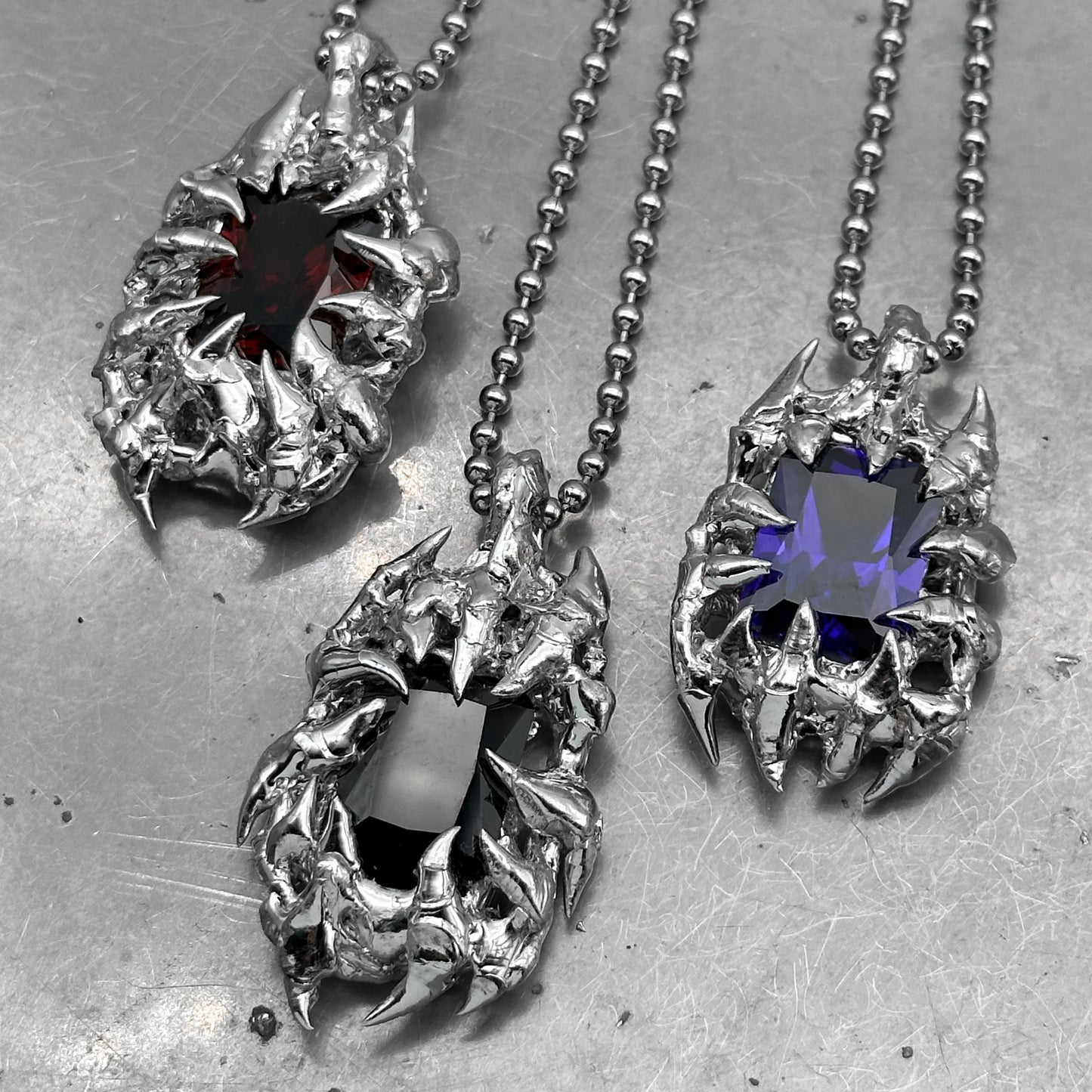Soldered gem thorns pendant necklace