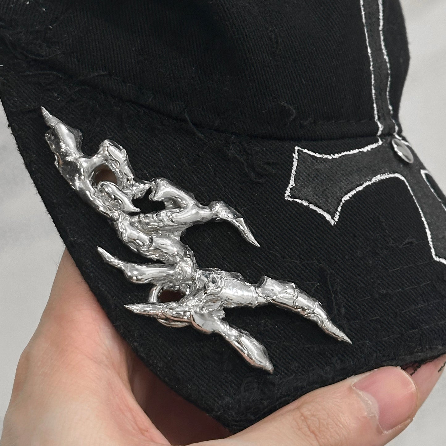 Outline Cross Soldered Thorns Cap 03