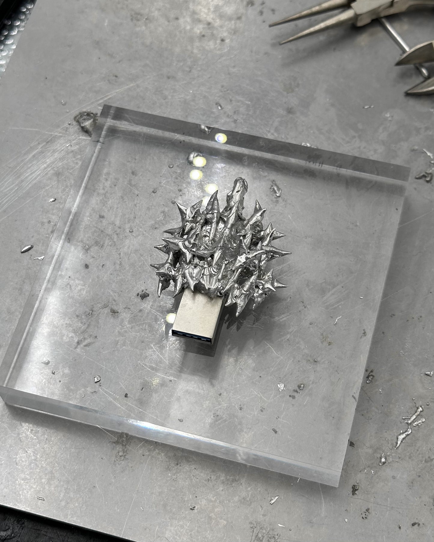 Soldered Thorns USB Necklace 03